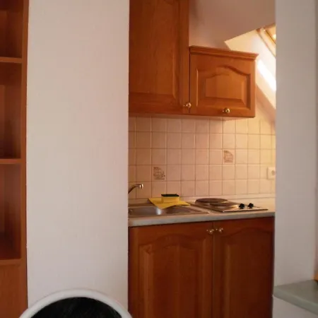 - Balaton 18381 Apartament